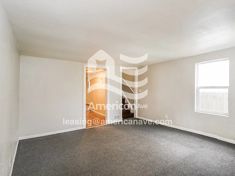 991606_003_living_room_3.jpg