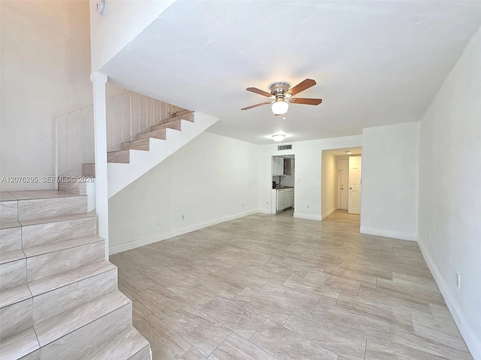 Castle Apts Condo — Photo 3