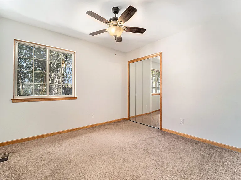 896 Saint Clair St — Photo 21
