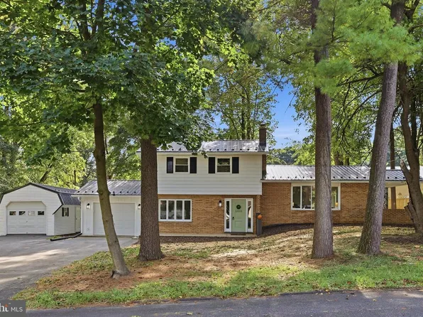 13310 North Ave, Blue Ridge Summit, PA 17214