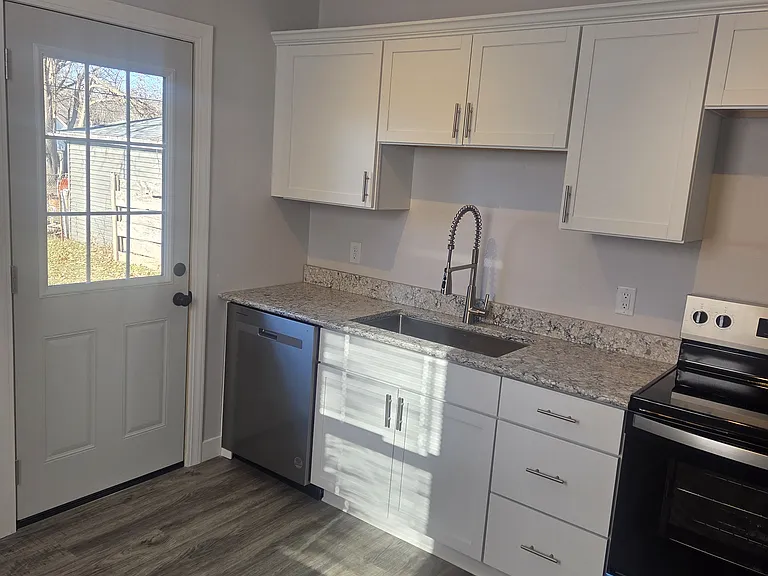 1230 Englewood Ave — Photo 8