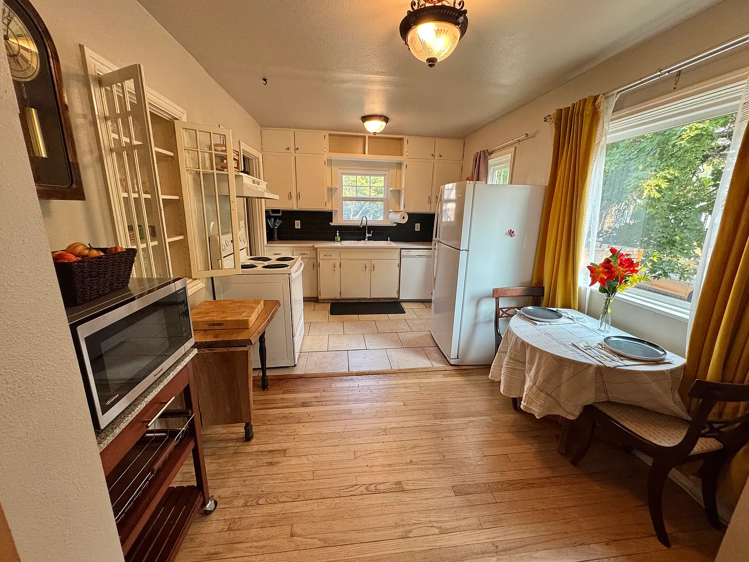 2 bed, 791 sqft, $2,600 — Photo 4