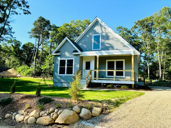 128 Manchester Ave, Oak Bluffs, MA 02557