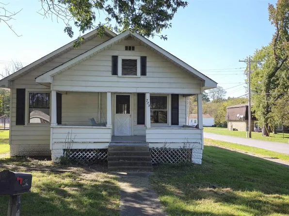 723 N Franklin St, West Frankfort, IL 62896