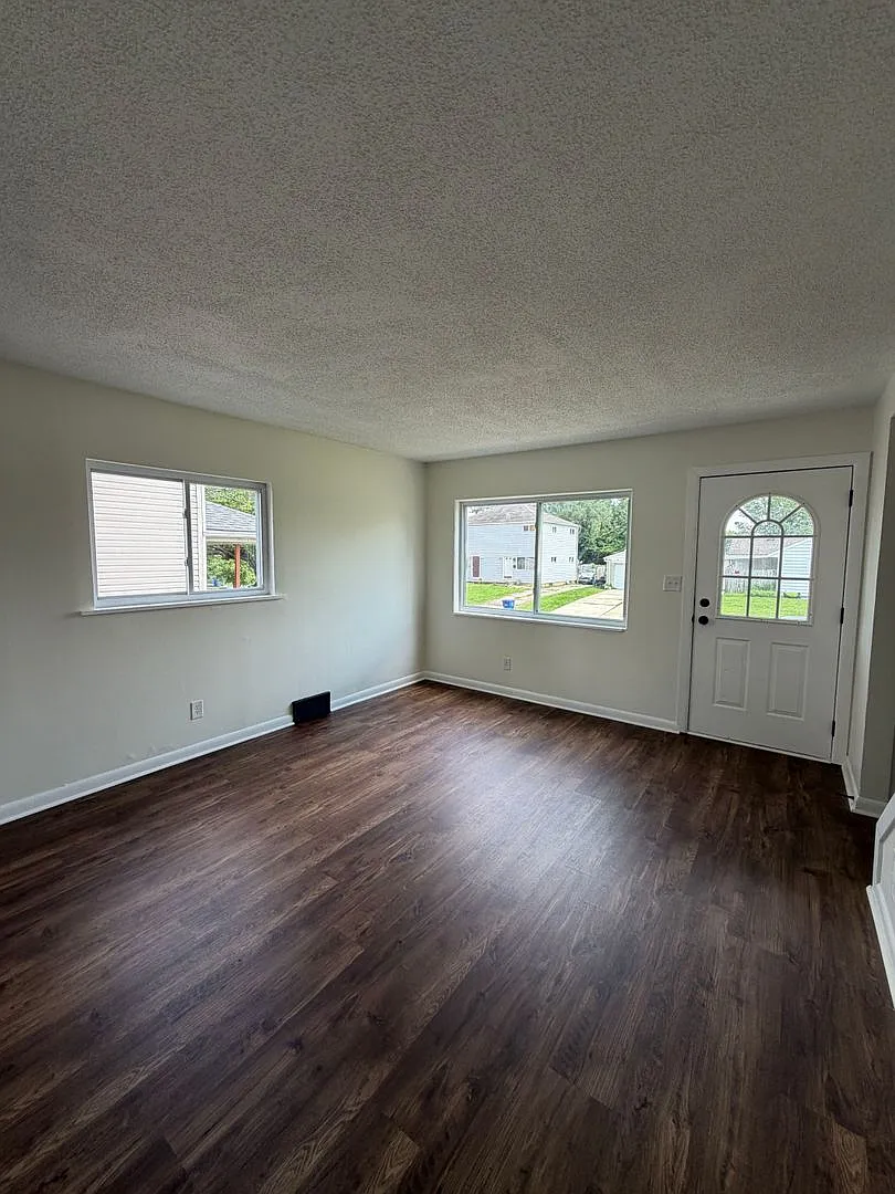 957 Racine Ave, Columbus, OH 2 Bed / 1 Bath — Photo 3