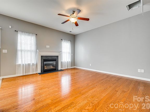 3rd image of 13815 Singleleaf Ln