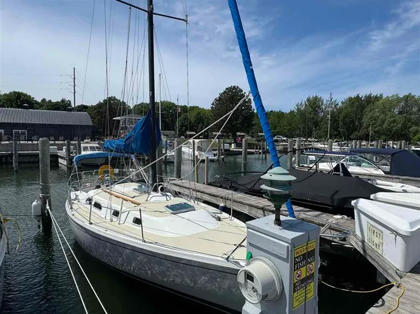 202 Ferry Ave #114, Charlevoix, MI 49720