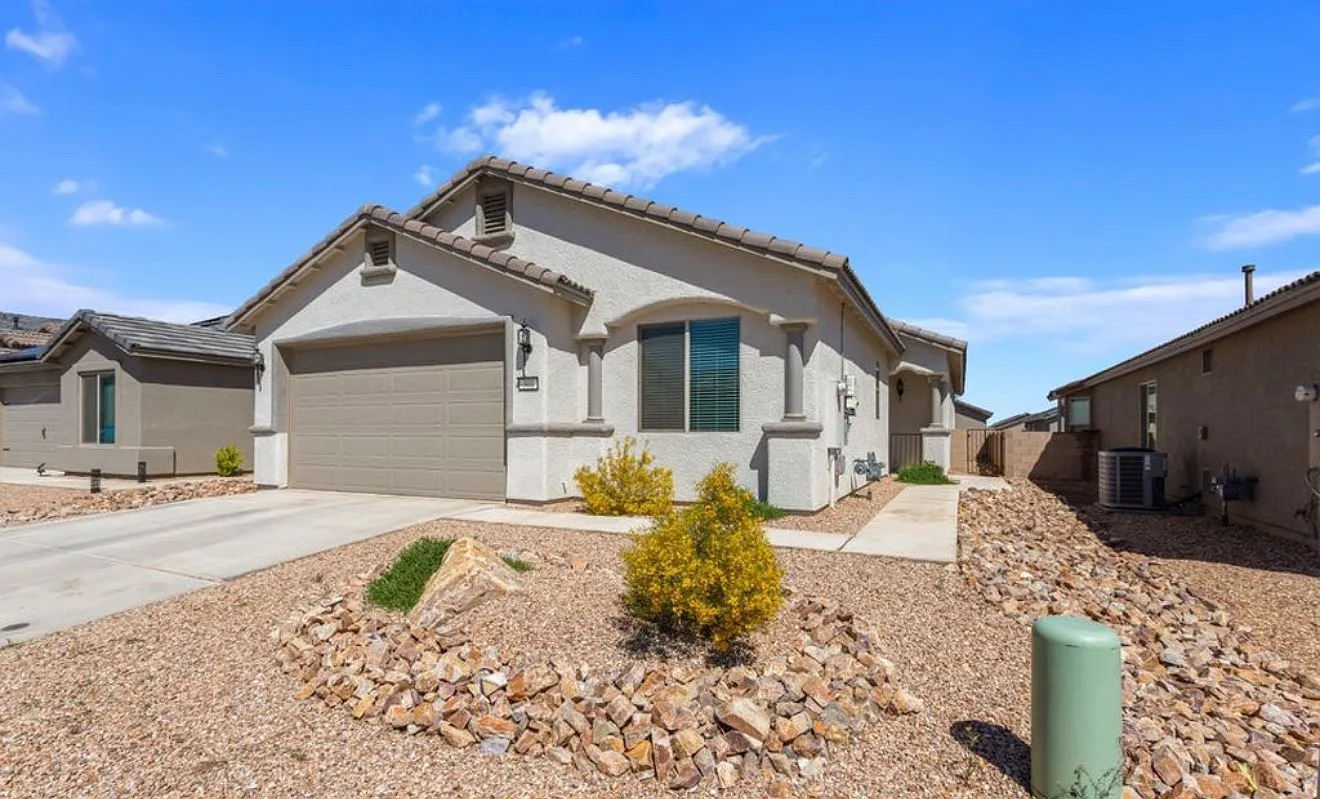 3 bed, 2022 sqft, $2,300 — Photo 3