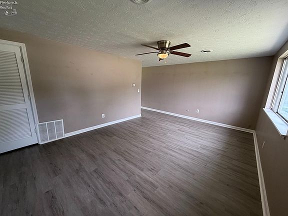 2nd image of 7 Carriage Ct