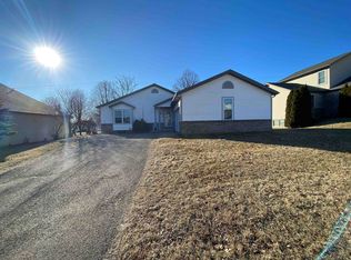 435 Waveland Ave, Rockford, IL 61102