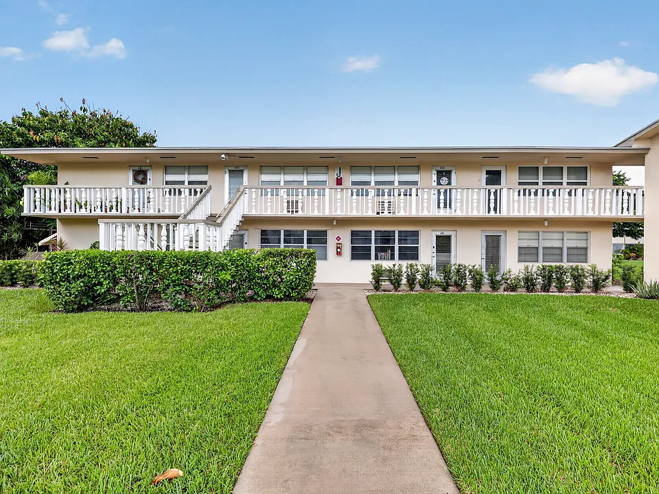 210 Canterbury Dr #210-J