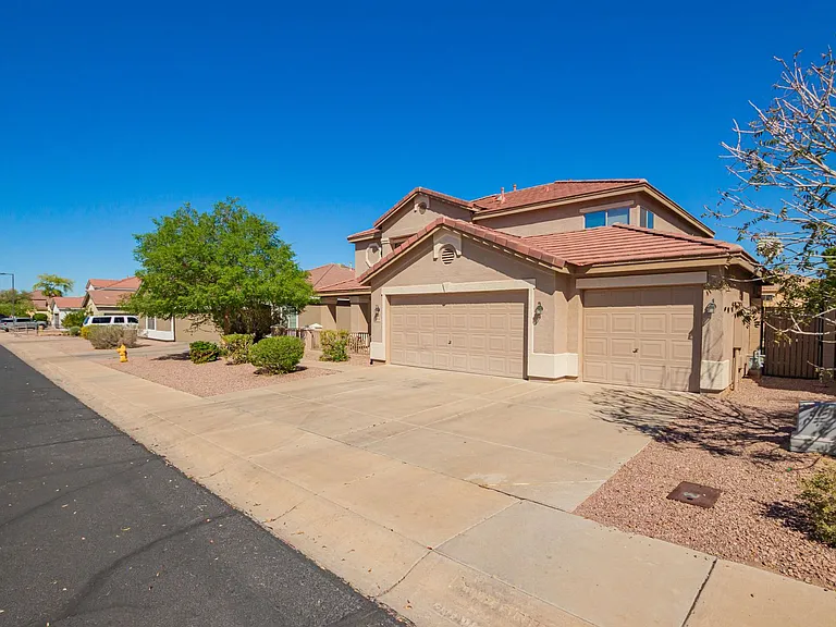 1310 E Beth Dr — Photo 3