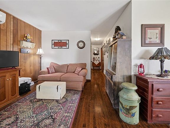 5th image of 248 Esther St