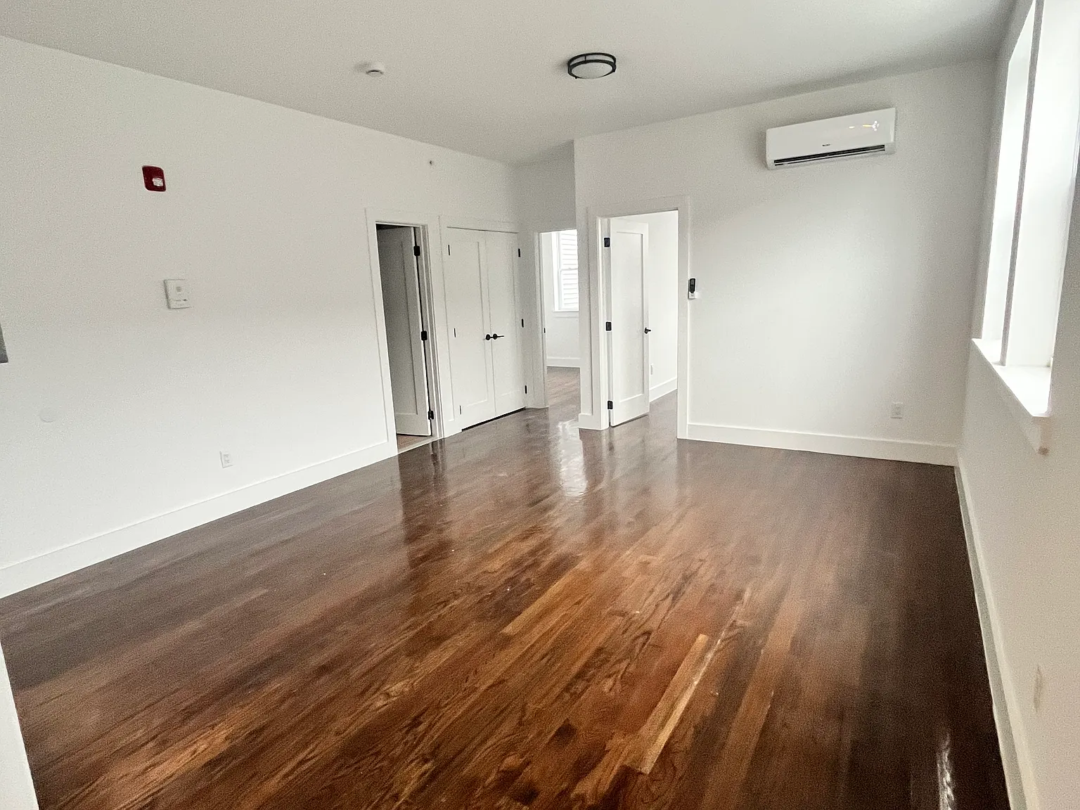 2 bed, 800 sqft, $2,200 — Photo 2