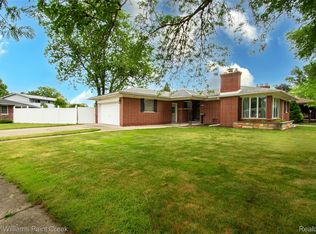 21250 Evergreen St, Saint Clair Shores, MI