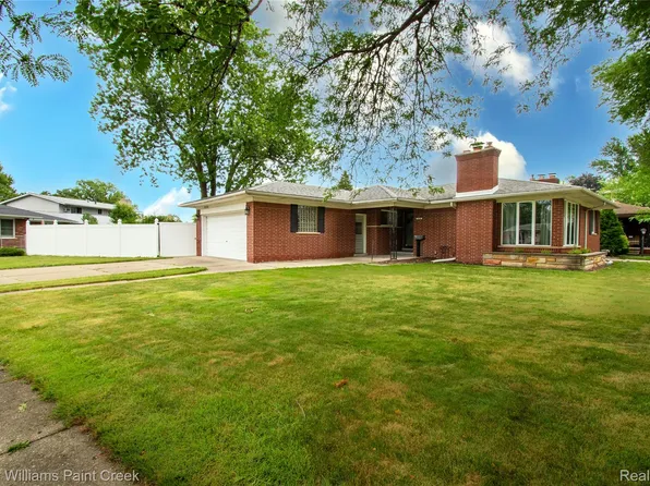 21250 Evergreen St, Saint Clair Shores, MI 48082