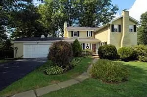 1217 Applewood Dr photo 1