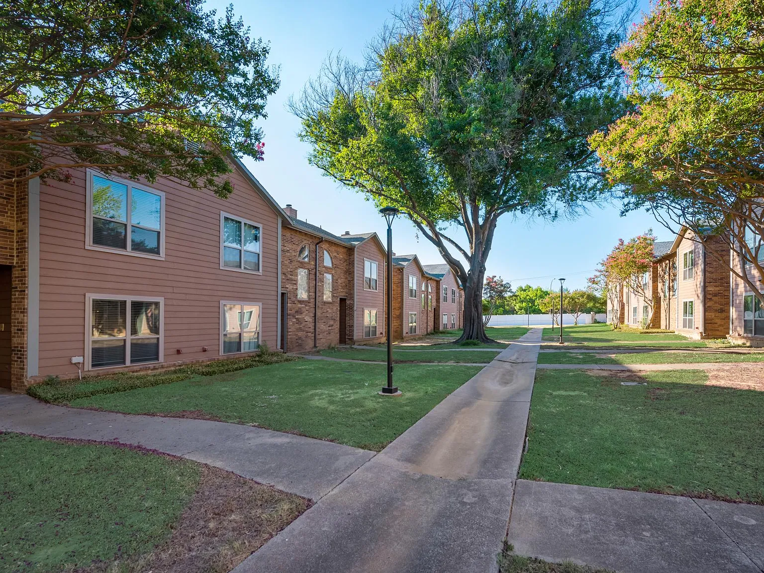 2 bed, 2.5 bath, 1517 sqft, $1,995 — Photo 3