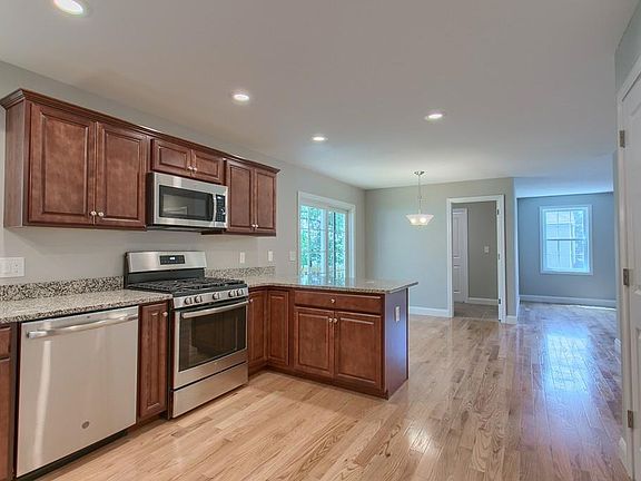 3rd image of 8 Tamarac Dr
