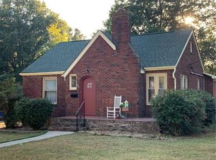 131 Cedar St, Mooresville, NC 28115