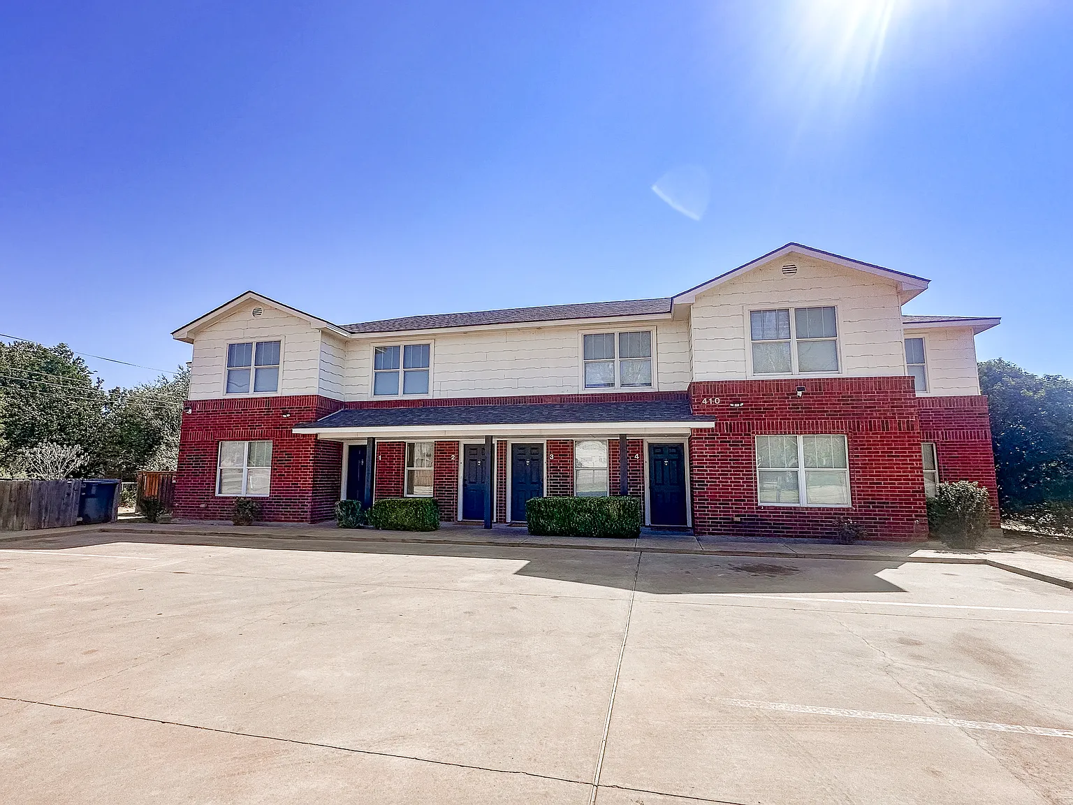 3 bed, 1096 sqft, $950 — Photo 1