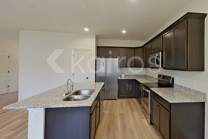 123 Salvat Dr — Photo 6