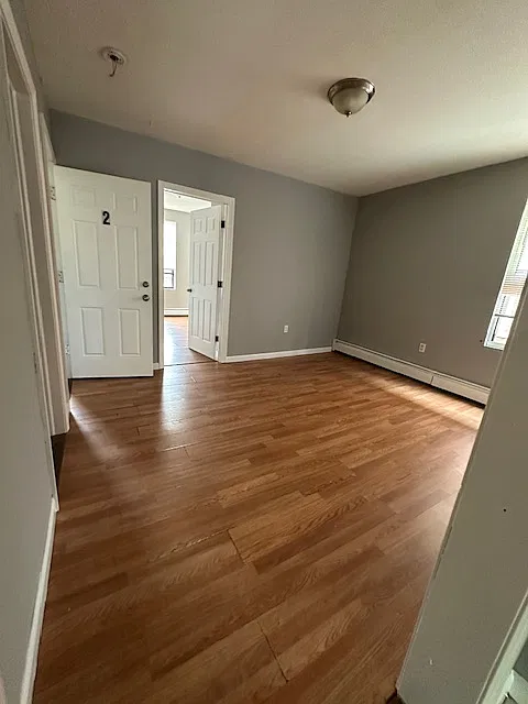 2 bed, 1000 sqft, $1,400 — Photo 3