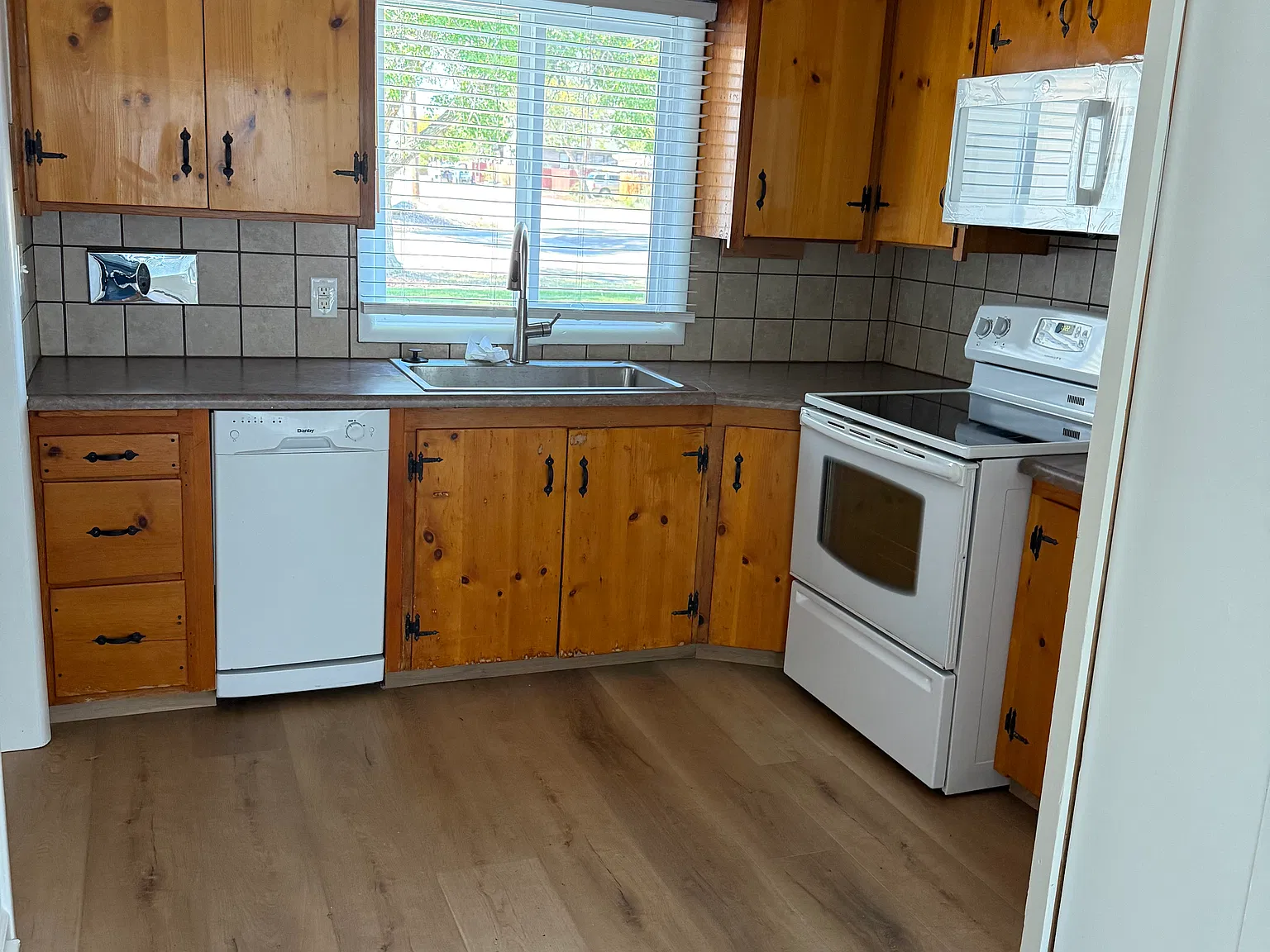 3 bed, 1391 sqft, $1,600 — Photo 2