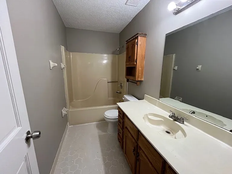 3260 Edenshire Ln — Photo 9