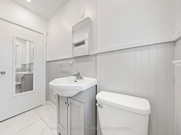 1496 Simcoe St N — Photo 16