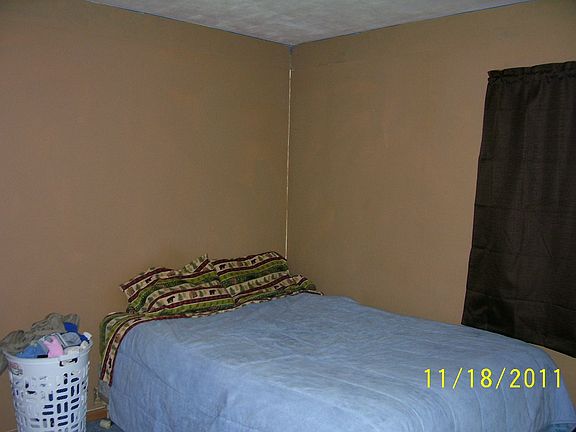 5th image of 119 N Walnut St
