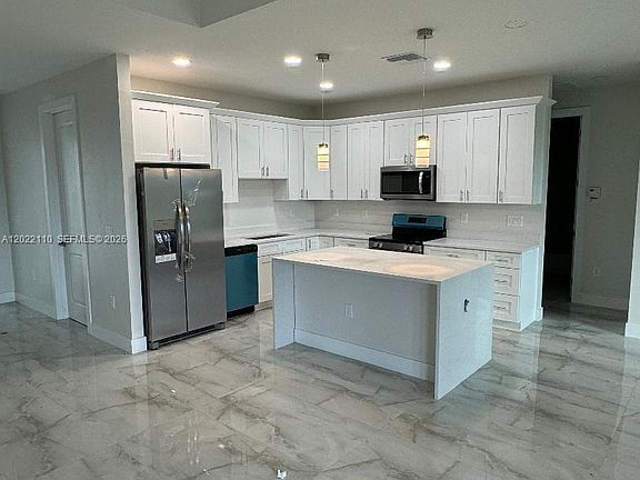 3rd image of 55 Colin Ave S
