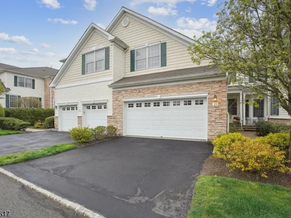 29 Pacio Ct, Roseland Boro, NJ 07068