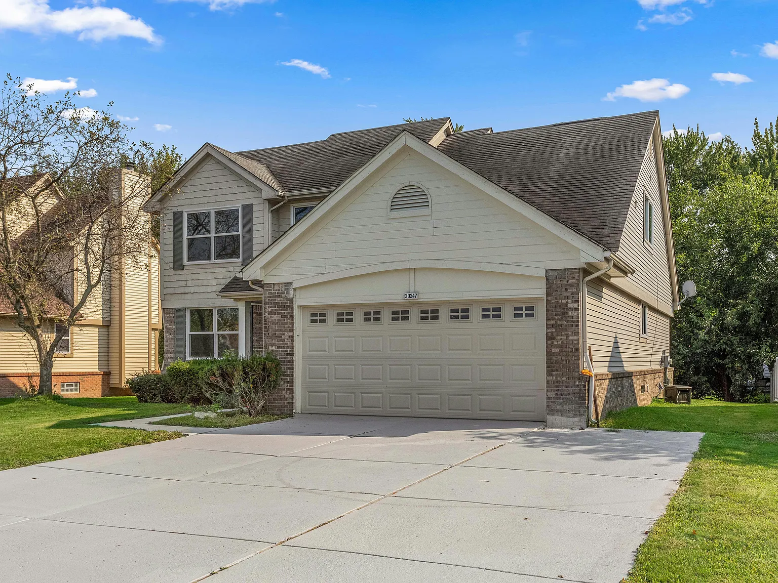 4 bed, 3442 sqft, $3,000 — Photo 1
