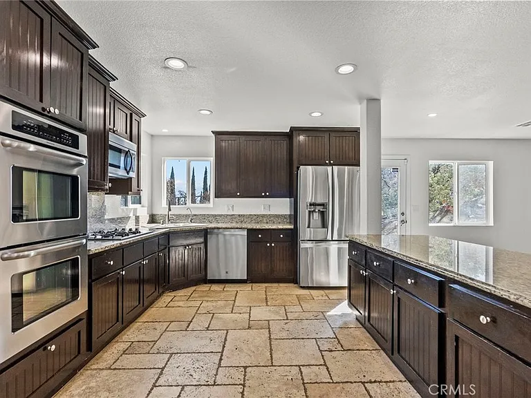 1138 Lakeview Dr — Photo 21