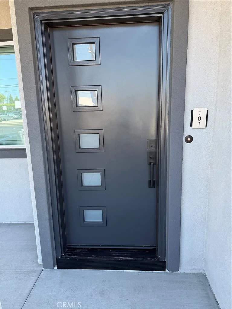2 bed, 1057 sqft, $3,750 — Photo 3