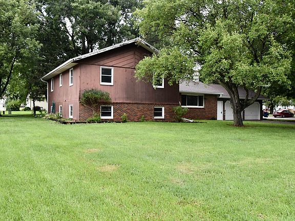 2nd image of 939 6th St