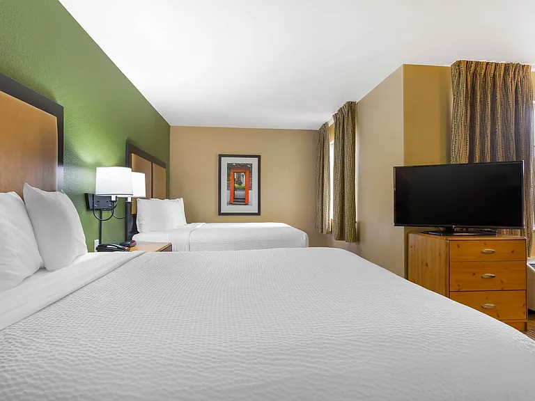 Deluxe Studio - 2 Queen Beds