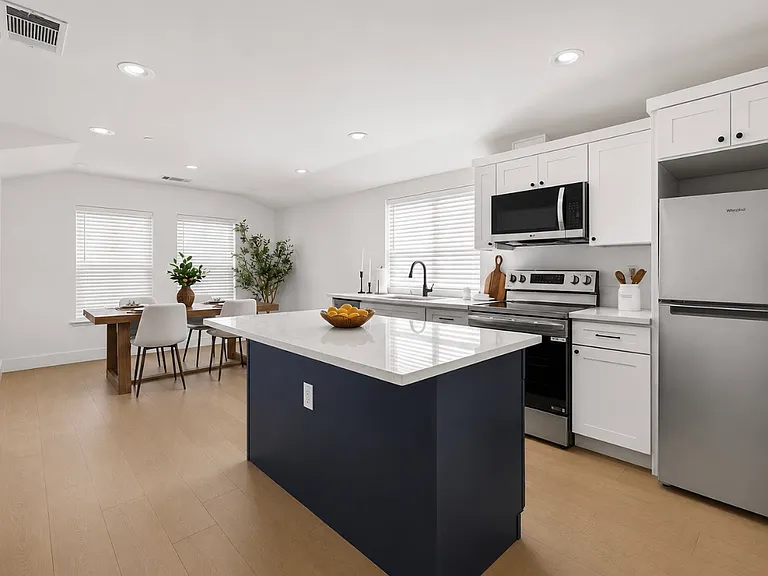 2710 T St #2 — Photo 2