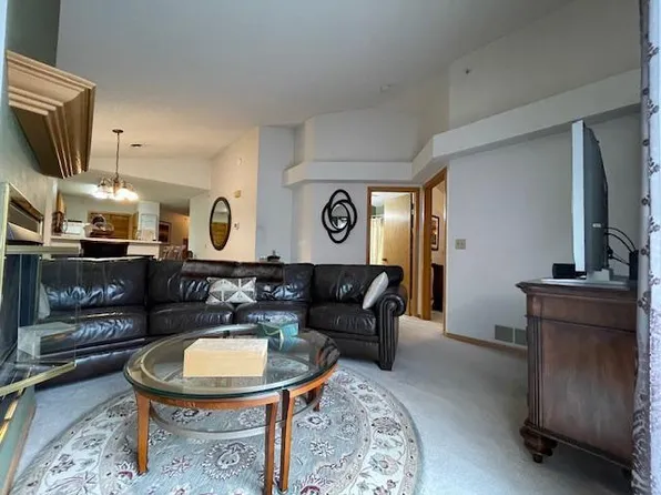 2220 Ranchview Ln N Unit 110, Plymouth, MN 55447