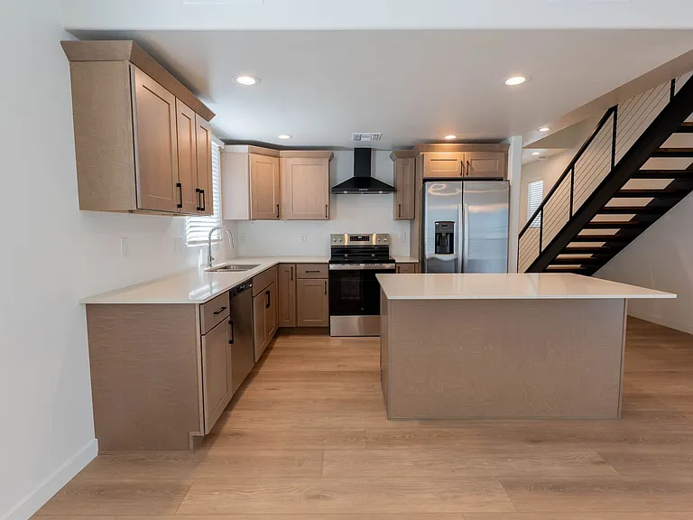 1300 N Rook Ave #7 — Photo 2
