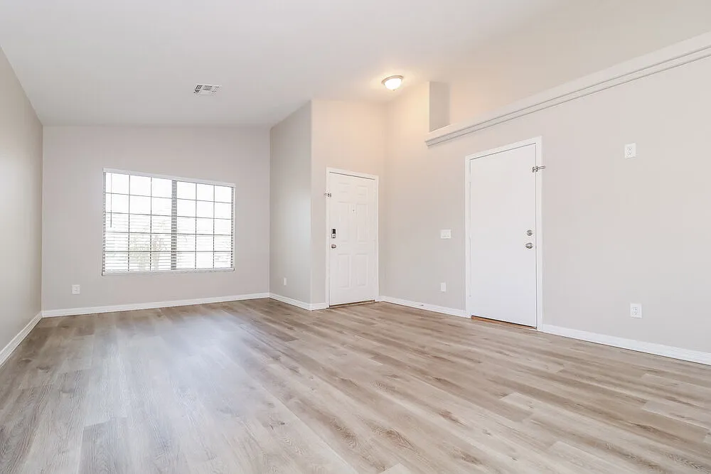 3 bed, 2.0 bath, 1691 sqft, $2,110 — Photo 4