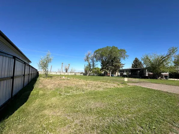 295 Fleet St SW, Medicine Hat, AB T1A 7Z4