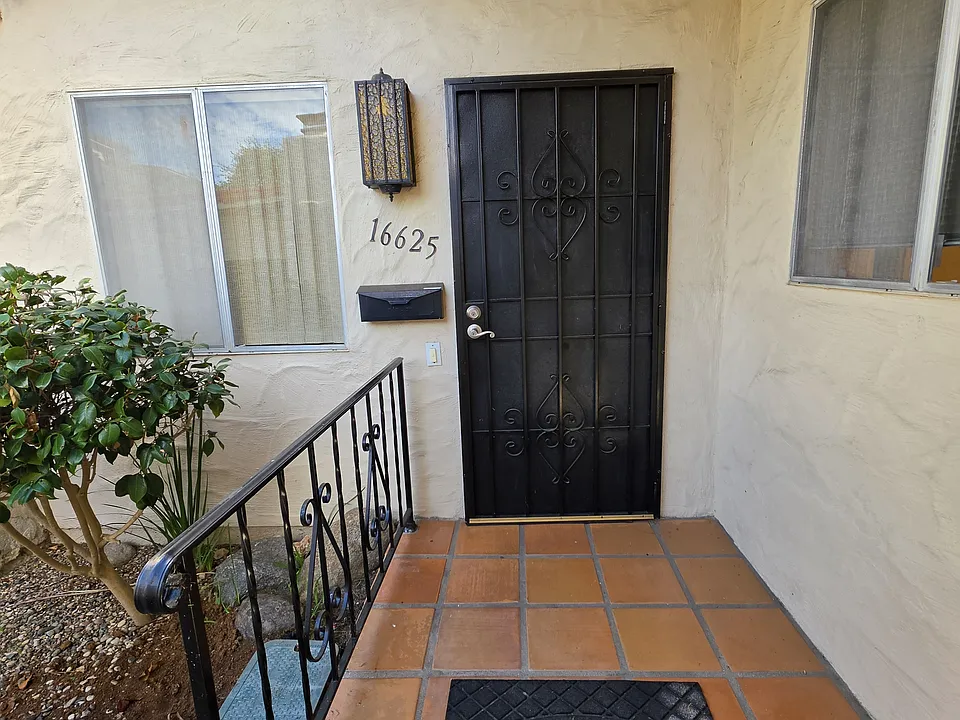 16625 Roca Dr