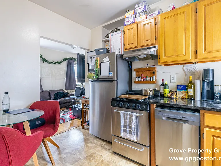 218 W 8th St #3 — Photo 1