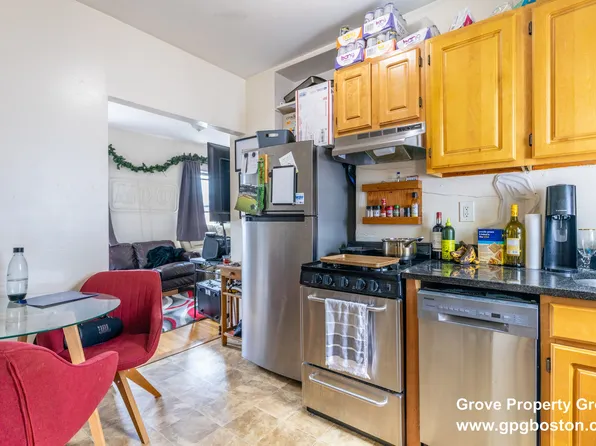218 W 8th St #3, Boston, MA 02127
