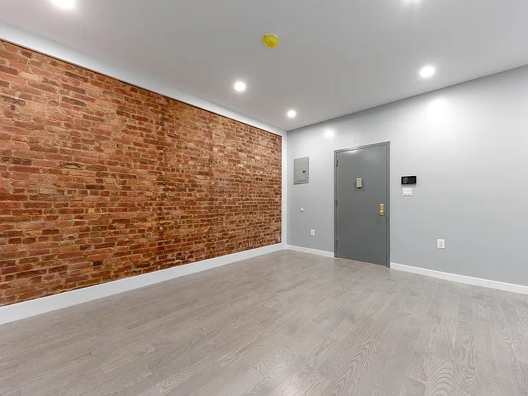 1301 Park Pl #1R — Photo 2