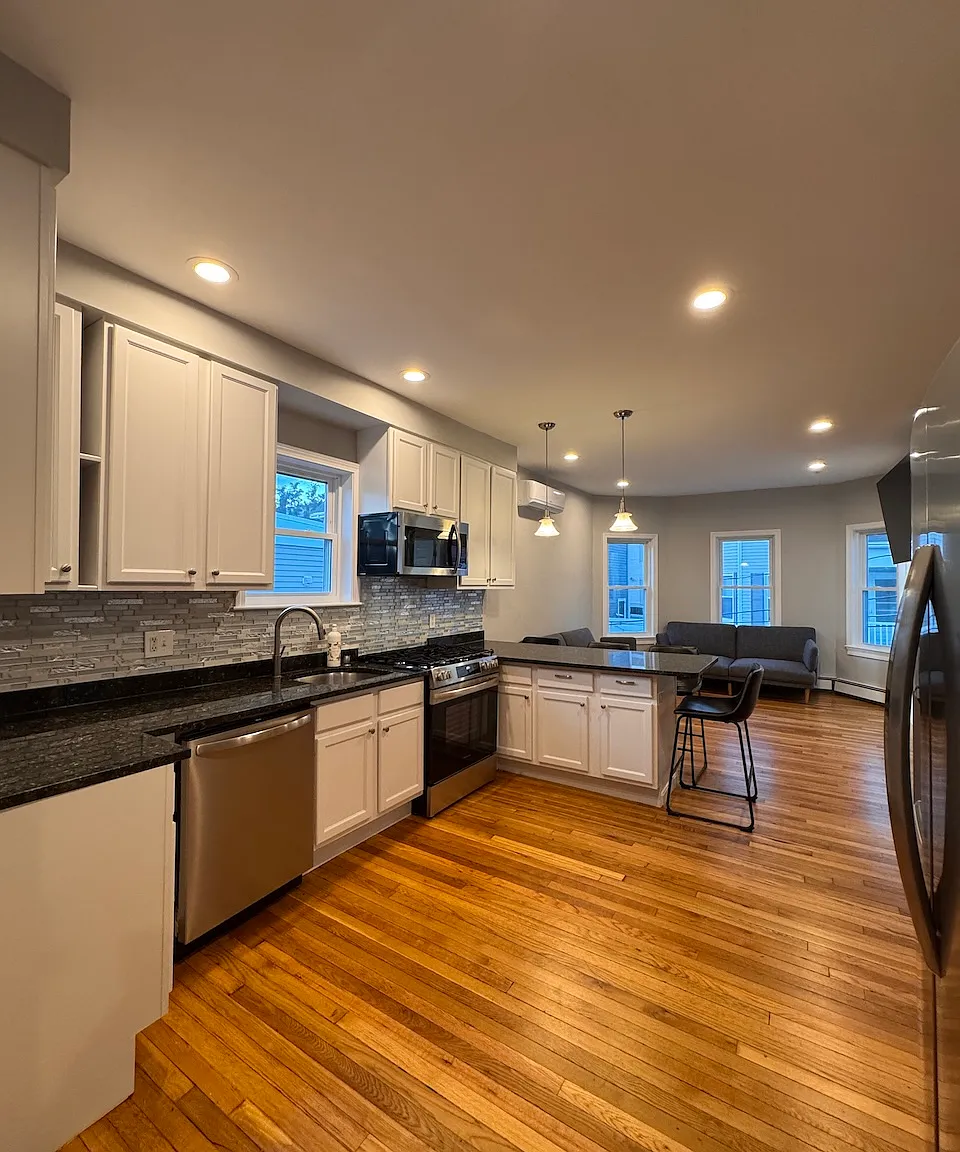 4 bed, 2200 sqft, $4,800 — Photo 2