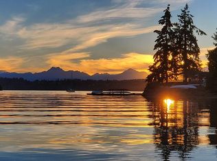 12490 Manzanita Rd NE, Bainbridge Island, WA 98110