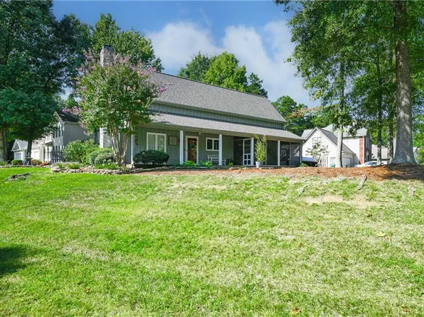 1714 Hunterwoods Dr, High Point, NC 27265